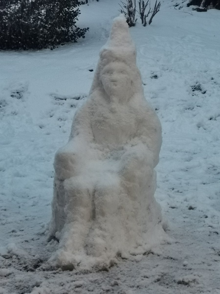 RomAeth's tweet image. How to build the ultimate snowman. This year I tried something new.  #pharao