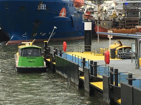 Reizigersorganisatie Metrocov teleurgesteld in Gemeente Rotterdam over veer Heijplaat. Zorgen over #toegankelijkheid en sociale veiligheid van reizigers in het #ov. Wat kan de Wethouder doen? Een #pendelbusje of de #looproute verbeteren? Hele bericht op bit.ly/343cWQO