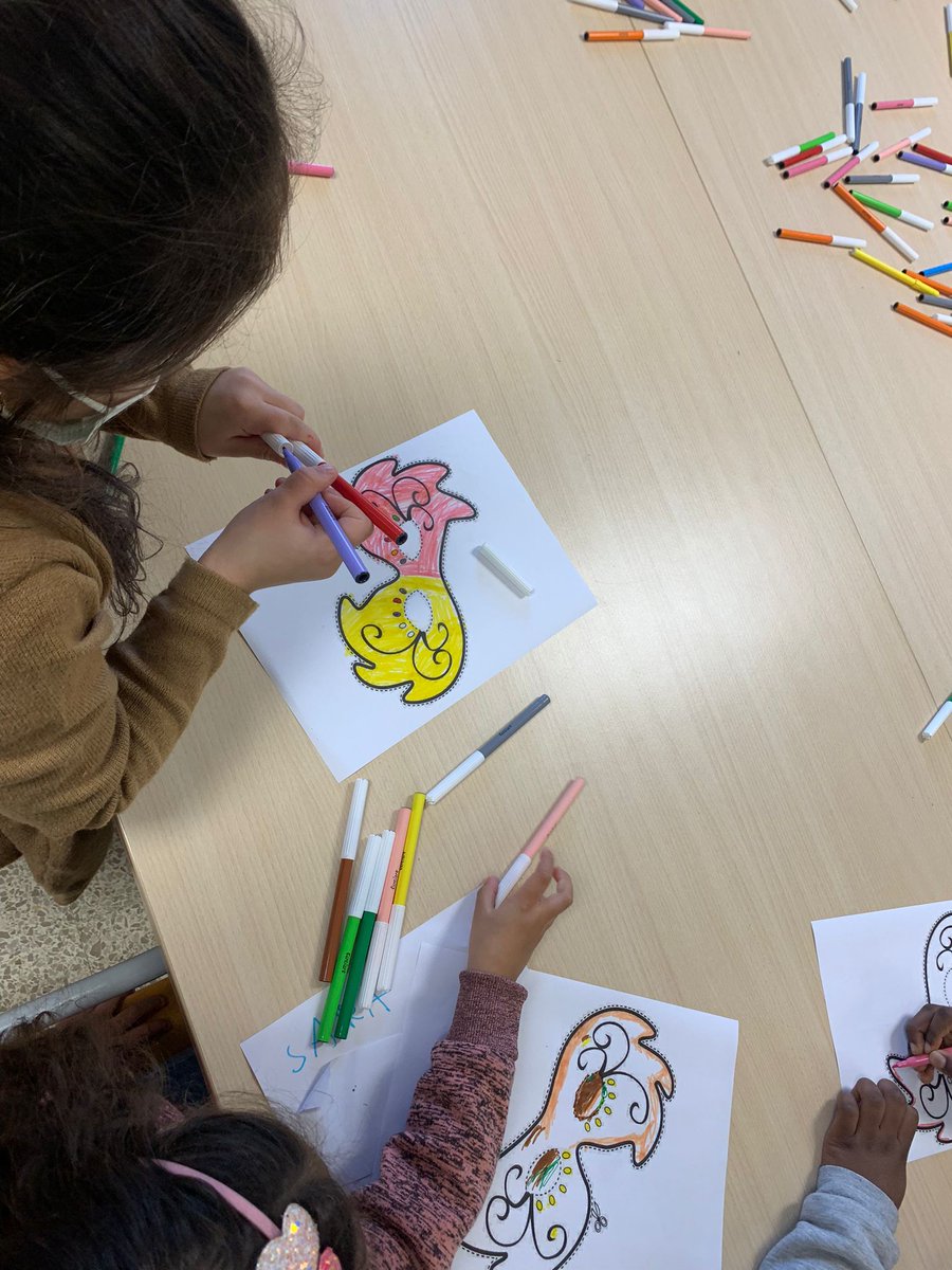 santjaumedesalt's tweet photo. Els #minikids són uns craks! En Flipi els ha portat de viatge fins a #Itàlia i han fet pizzes i màscares!!!! Els ha quedat d'allò més bé! Minikids... on anireu dissabte que ve? https://t.co/oN8McNJ2rW