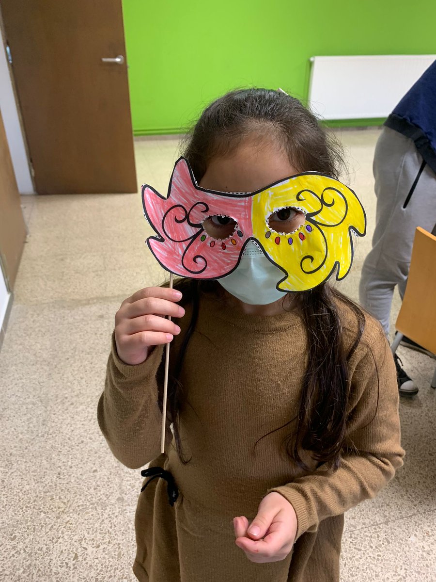 santjaumedesalt's tweet photo. Els #minikids són uns craks! En Flipi els ha portat de viatge fins a #Itàlia i han fet pizzes i màscares!!!! Els ha quedat d'allò més bé! Minikids... on anireu dissabte que ve? https://t.co/oN8McNJ2rW