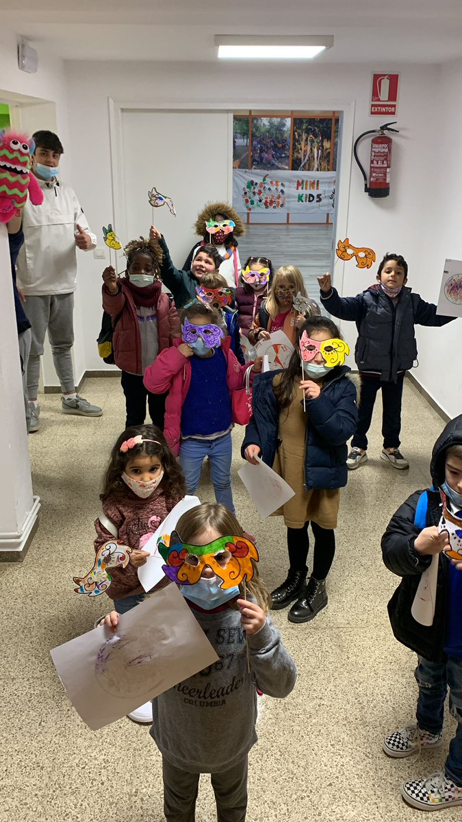 santjaumedesalt's tweet photo. Els #minikids són uns craks! En Flipi els ha portat de viatge fins a #Itàlia i han fet pizzes i màscares!!!! Els ha quedat d'allò més bé! Minikids... on anireu dissabte que ve? https://t.co/oN8McNJ2rW