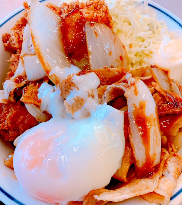 かつやの期間限定ロースカツと豚スタミナ焼肉丼に温泉卵をトッピングしてみな、飛ぶぞ #れなマ 
