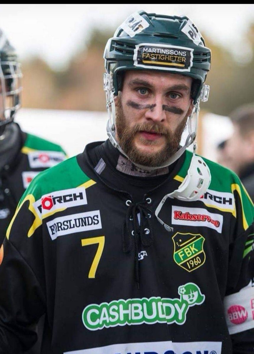 Kapten <a href="/fidde86jsson/">fredrik johansson</a> är laddad, är ni? Vi välkomnar <a href="/IFKRattvik/">IFK Rättvik</a> å publik till dagens drabbning på #sjöaremossen kl15🇯🇲🏑 #frillesåsbk #elitserien #vigerossaldrig <a href="/bandygrytan/">Bandygrytan</a>