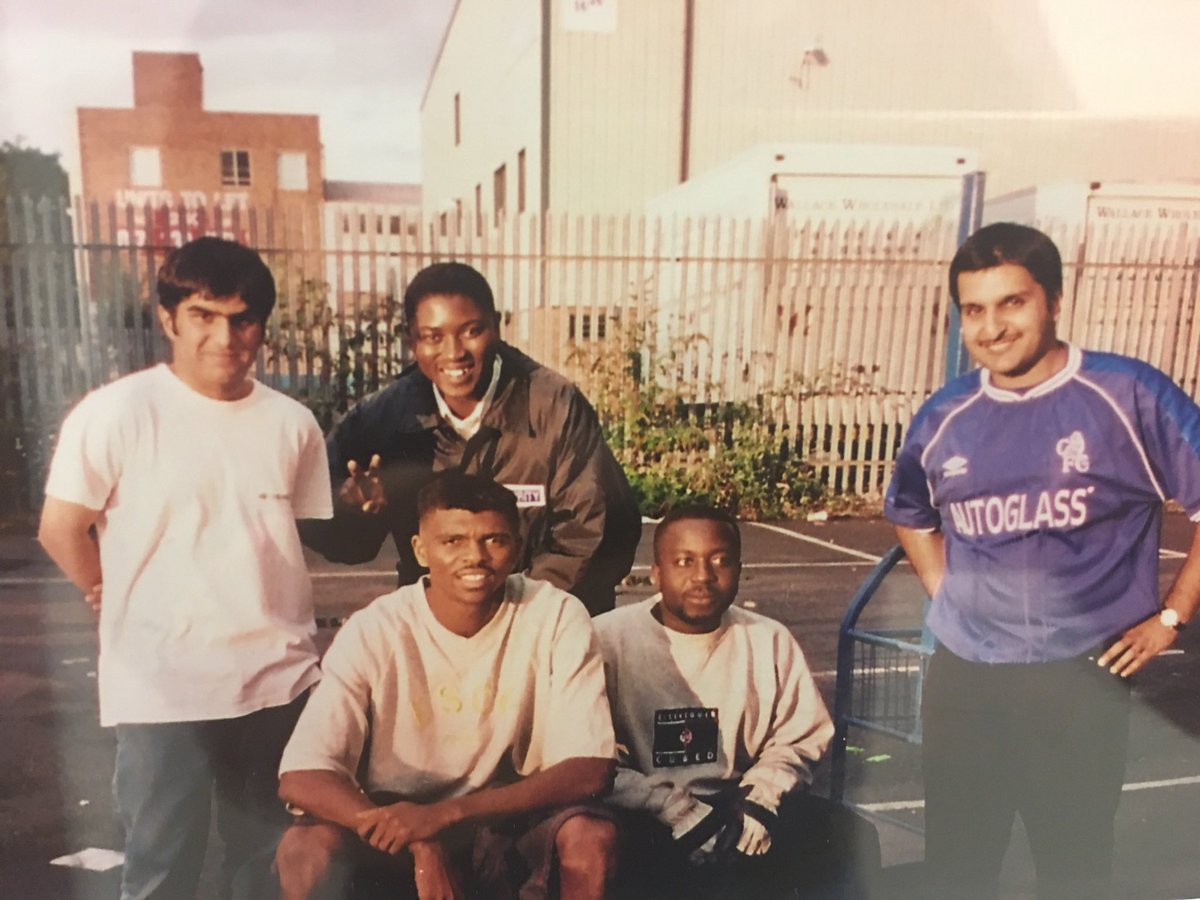 FrankKhalidUK's tweet image. This photo was taken a day after Nigerian legend @papilokanu scored a 15 minute hattrick against my beloved @ChelseaFC in 2000 for Arsenal.I eventually forgave him for that after he apologised while laughing. One of the nicest guys you can ever meet &amp;amp; a brilliant footballer. 🇳🇬