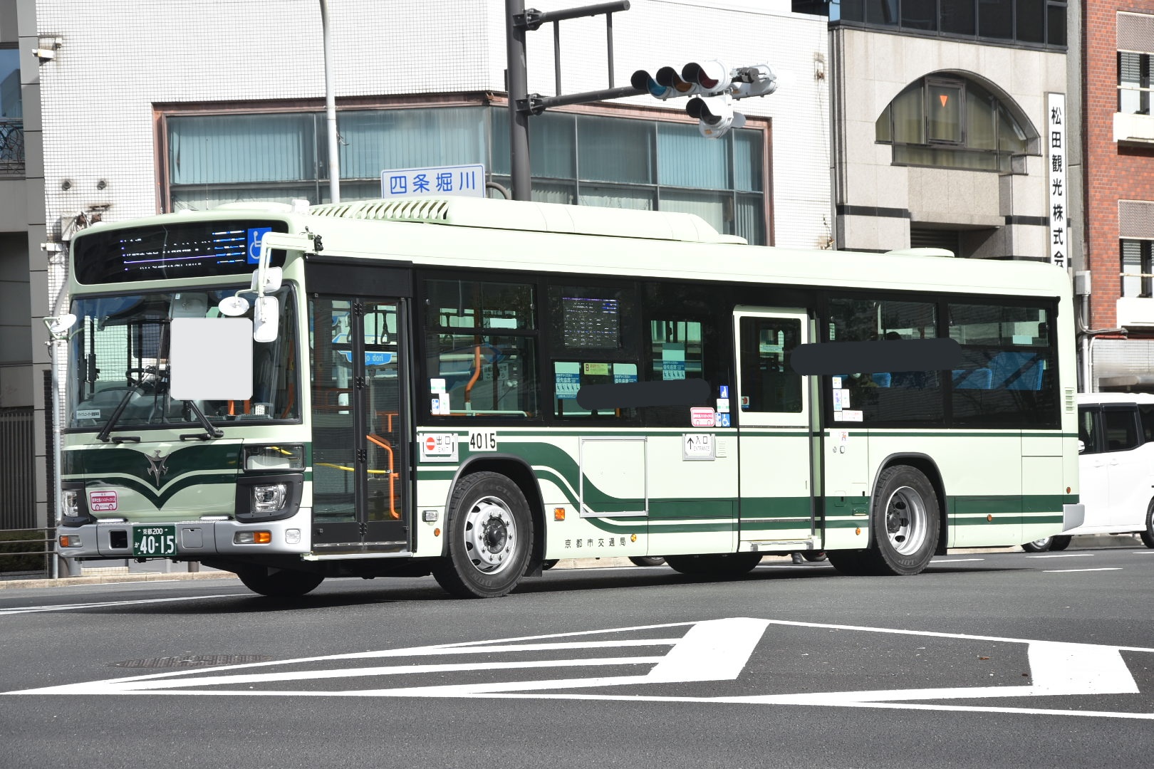 なべっち交通 新車 京都市交通局4017 梅津 京都0か40 17 22年式のいすゞエルガミオノンステップ 2kg Lr290j4 22年1月 四条堀川 京都市交通局 京都市バス T Co Iwenslicic Twitter