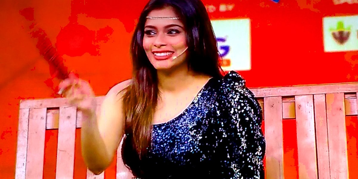 Vijesh145's tweet photo. @KikiVijay
I am watching your program.......
#JSS4
Your costume like......
#RetroBlackQueen.......
With your @ungalKBhagyaraj Sir....
Vera level #RetroComedyRound https://t.co/3d8OshvjLc