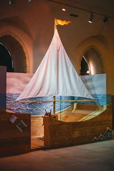 camuartemusei's tweet photo. Ultimo giorno per giocare e divertirsi con “#VOOM! Agenzia di viaggi letteraria”!
La mostra-gioco, ideata da #LostRoom e coprodotta dal @FTuttestorie e Camù, ti aspetta all'@ExmaCagliari per condurti in un fantastico viaggio tra libri, mari, boschi e giardini segreti. 📚⛵️ https://t.co/N6Y7z3kwG0
