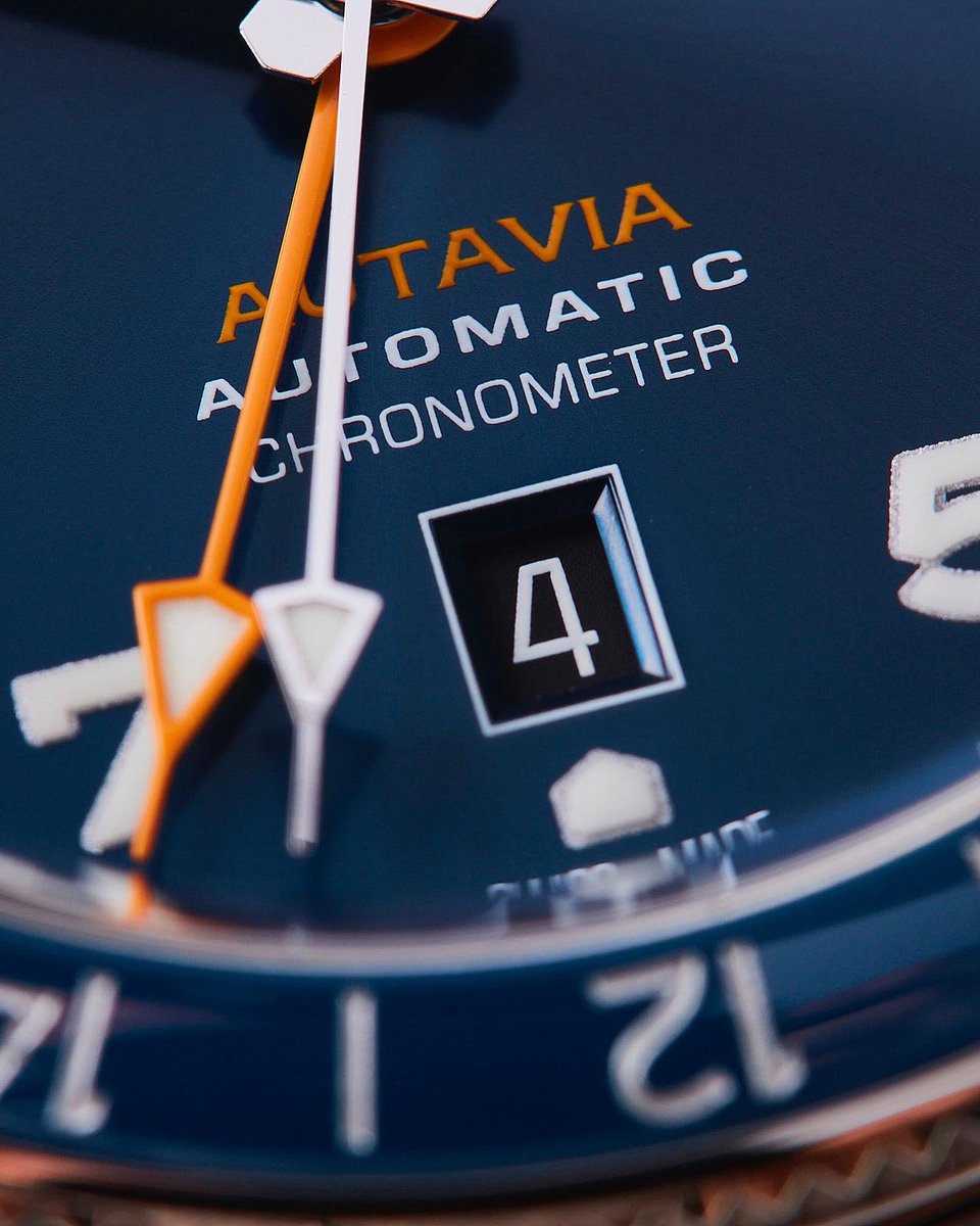 Photos of the new Autavia GMT? We got you.