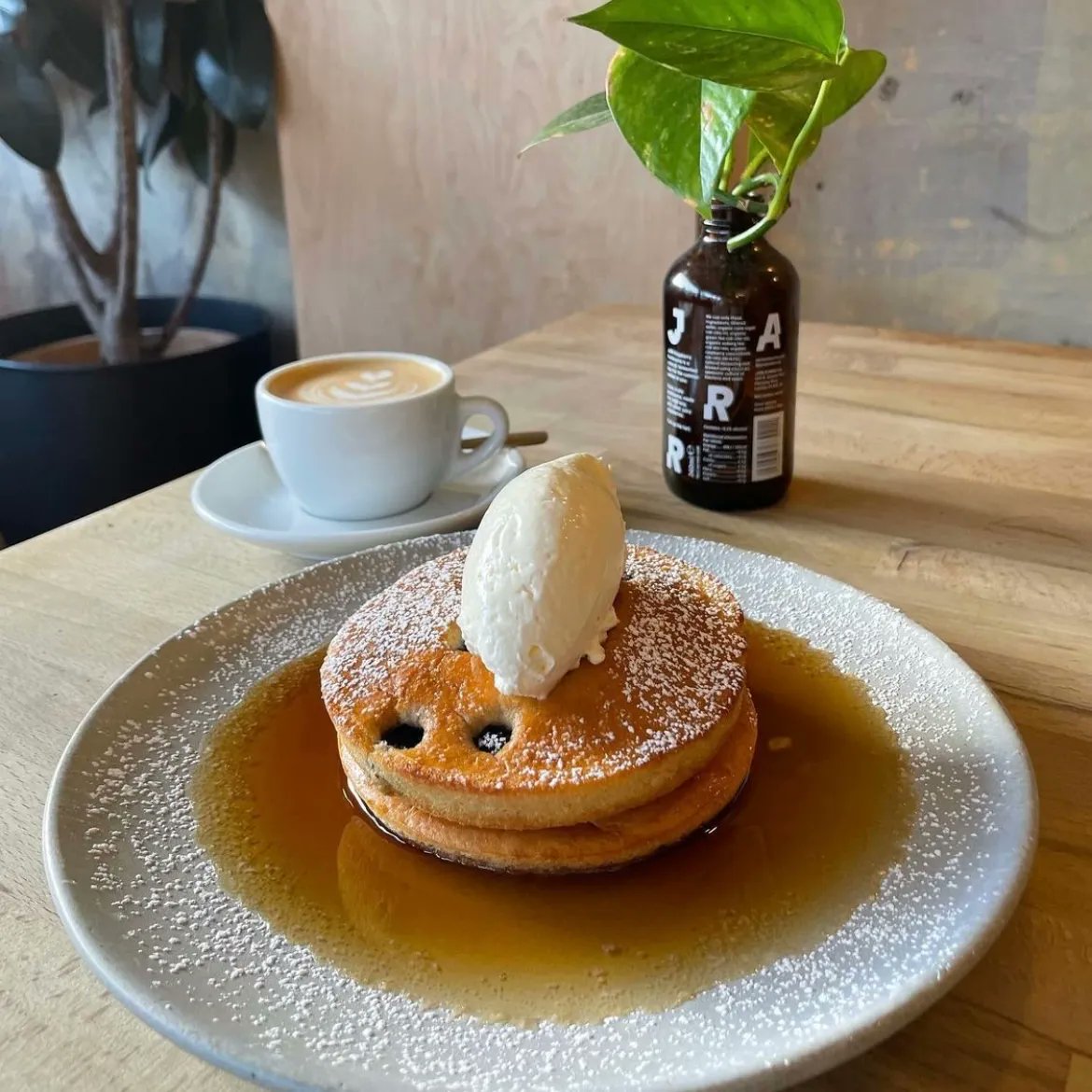 Brunch? Dessert? Bru-ssert? Whatever you wanna call it, this sweet delight is available now from one of our favourite cafes in London, @goodasgolsldn👌