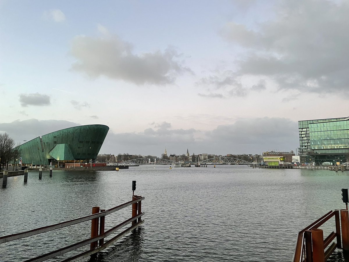 ECarneroRojo's tweet photo. Early morning run in @AmsterdamNL 🏃🏻 Cold and windy 🌬🥶 but the beautiful course 🤩, the atmosphere #YouNeverRunAlone 🤗 and the great views from the top of @NEMOamsterdam 🌅 have made the #LopenTotDeZonKomt #ltdzk totally worth it 😃 Heel erg bedankt aan de organisatie! 🙏🏻 https://t.co/3K09FnDbFD