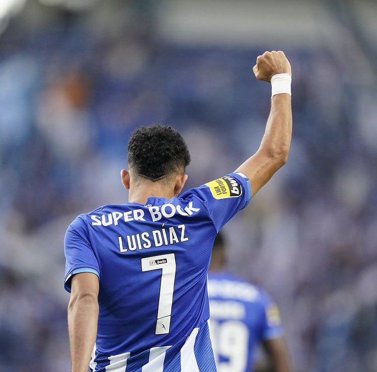 rricardo__'s tweet photo. Chegaste cá sem ninguém tem conhecer. Foi aqui que te fizeste Jogador e foi aqui que destes tantas alegrias aos adeptos.

Voa Luís, iremos sempre torcer por ti https://t.co/1ReX7Kh7Lq