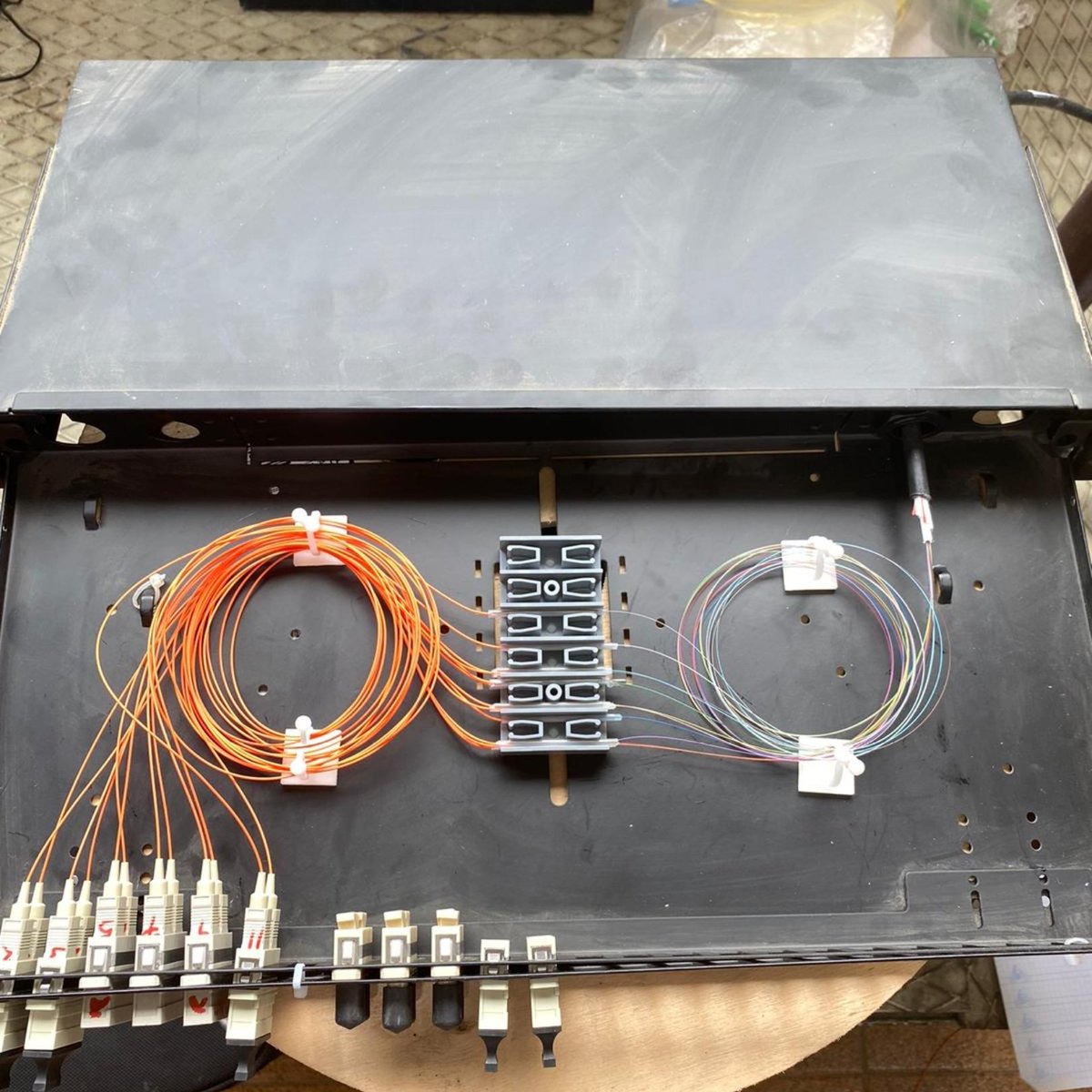 mrpcinformatica's tweet image. Instalación y cableado de #FibraOptica en la Planta de Reciclado de #Casares
.
.
📍 bit.ly/2tx1bML
.
.

#GrupoMRmarbella #MRInformatica #Marbella #Informática #Technology 
#WiFi #RedesInalámbricas #PlantadeReciclado