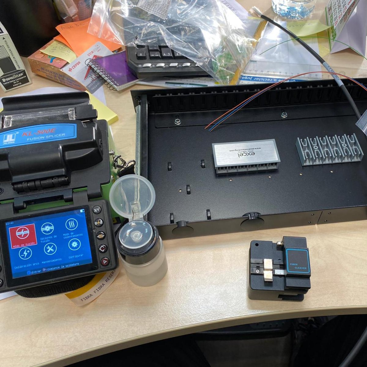 mrpcinformatica's tweet image. Instalación y cableado de #FibraOptica en la Planta de Reciclado de #Casares
.
.
📍 bit.ly/2tx1bML
.
.

#GrupoMRmarbella #MRInformatica #Marbella #Informática #Technology 
#WiFi #RedesInalámbricas #PlantadeReciclado