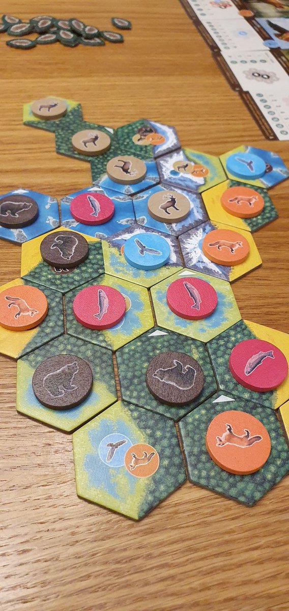 Romerus90's tweet photo. Juegazo! Mecánicas sencillas y un puzzle mental bastante adictivo! Funciona como un reloj y es bonico bonicooo este #Cascadia de @games_delirium  Aunque me gane @sakurachomsky 🧏🏻‍♂️ https://t.co/hhZ8nJ7pI5