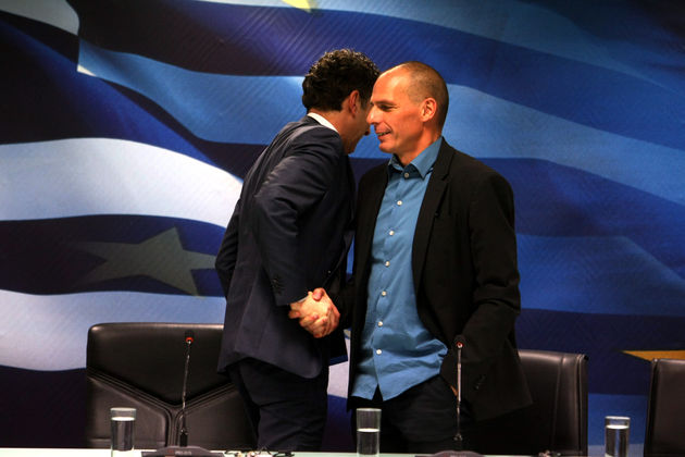 mera25_de's tweet photo. Heute vor 6 Jahren waren die Gläubiger der Welt verblüfft, als ein gewählter Finanzminister eines Mitgliedstaates der Eurozone ein klares NEIN zu neuen Schulden aussprach. Trotz der Niederlage dieser Rebellion ist die Lektion klar: Widerstand ist niemals zwecklos! #OXI https://t.co/y69TJlMvLs