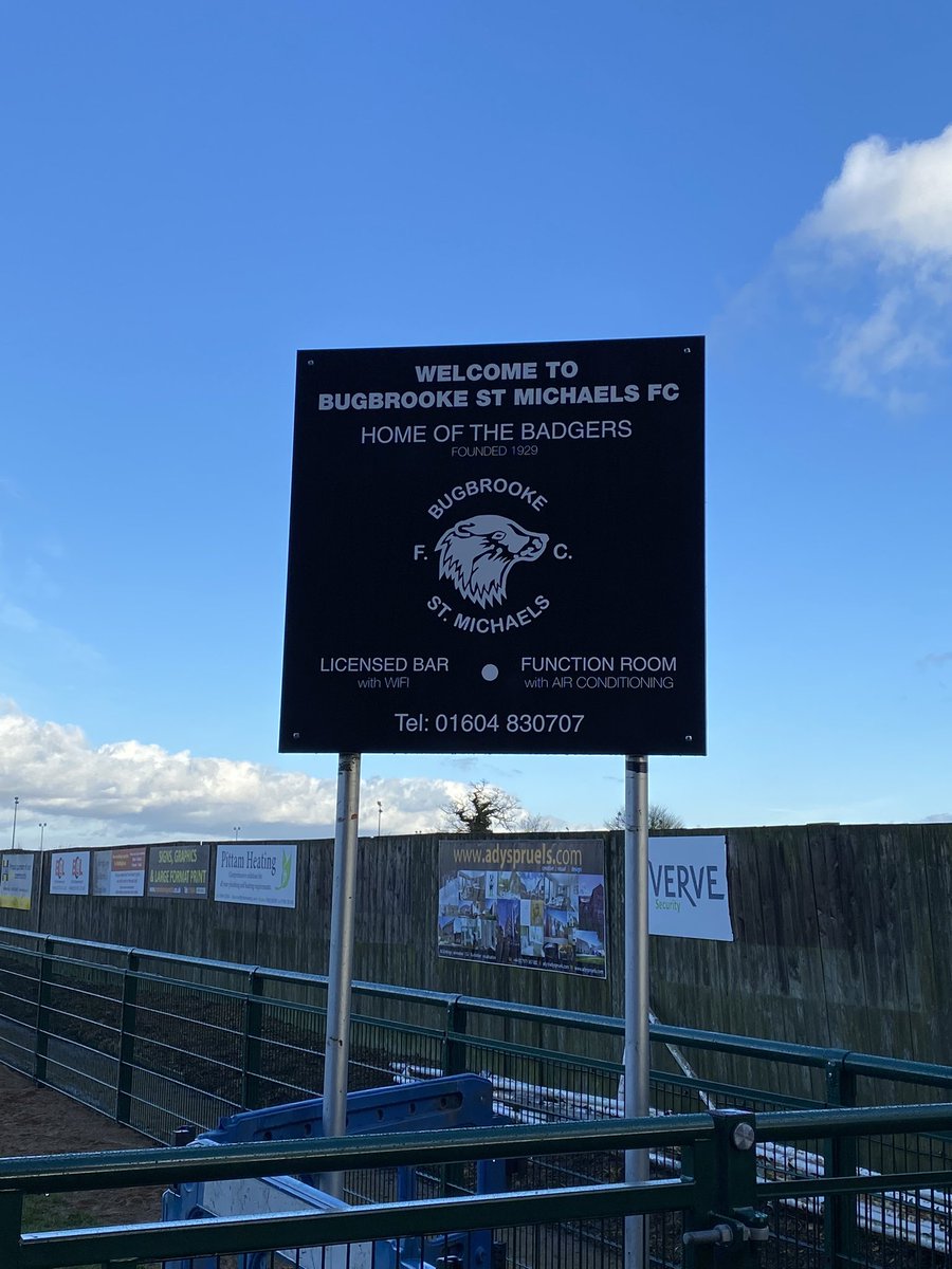 Quiffhead1976's tweet photo. Top first trip to @BadgersUcl yesterday. Lovely club run by great people. One of my favourite away days always helps when you win tho.
#bugbrooke #easingtonsports #thesett #lovenonleague #3points https://t.co/JkM1QffWpF