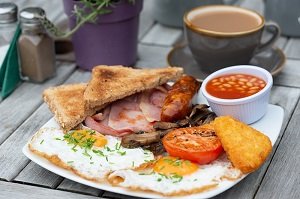 river_rowing's tweet photo. It's nearly the end of #January so we're celebrating with an all-day breakfast @rrmchoccafe https://t.co/vX0OIsZKZ7 #Henley #Breakfast #BringonFebruary https://t.co/M1umhcMLk5
