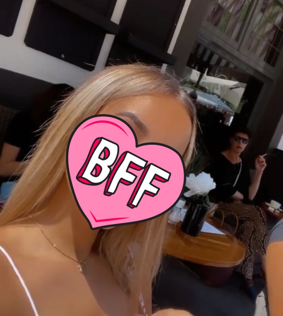 AlliaAtm's tweet photo. Les gars j’hésite je me fais blonde???? https://t.co/zisHuGQvr4