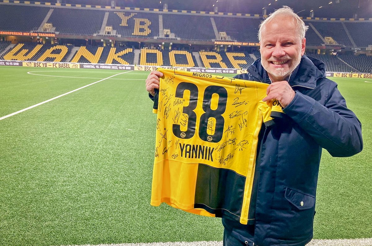 Yannik Paratte hatte am Samstag im Stadion Wankdorf bei YB - Lugano (1:0) seinen letzten Einsatz als Kommentator für <a href="/RTSsport/">RTS Sport (compte archivé)</a> nach 38 Jahren (!) und geht nun in Pension - nos meilleurs voeux, Yannik 💛🖤

#BSCYB <a href="/RTSsport/">RTS Sport (compte archivé)</a> <a href="/RadioTeleSuisse/">RTS</a>