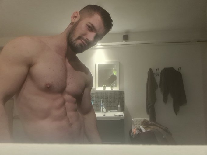 Front or back ?  https://t.co/49xFcm29TS https://t.co/KeLc47QPCB