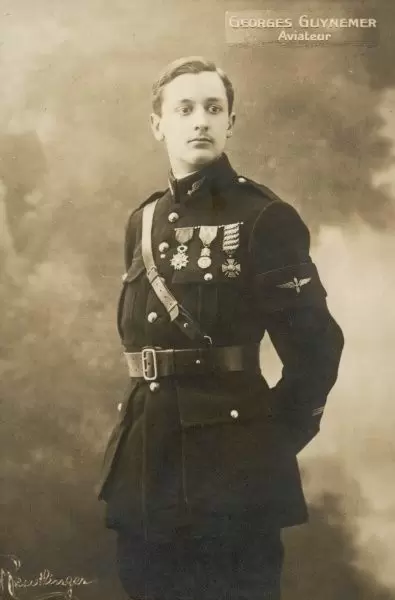 LaocoonofTroy's tweet photo. Photo and resulting portrait of France's second highest-scoring fighter ace, Georges Guynemer. He had 54 victories during WW1, and died in battle in 1917, age 22.
https://t.co/rB5msxYuPJ https://t.co/dkiXdqOrkK