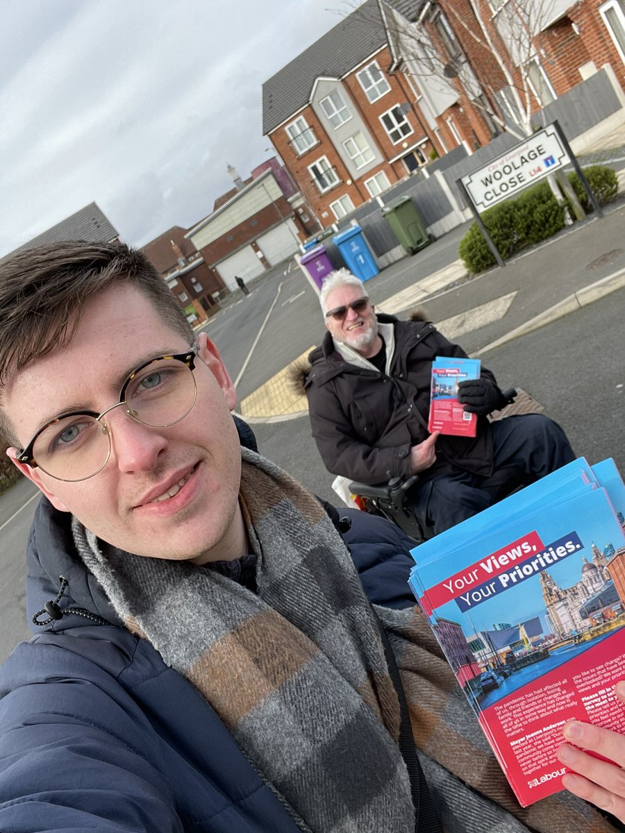Second session of the day in my own patch in Dovecot, Knotty Ash. Thanks <a href="/William_OldSwan/">William Shortall</a> for your help! 🙏🏻 #LabourListens #labourdoorstep
