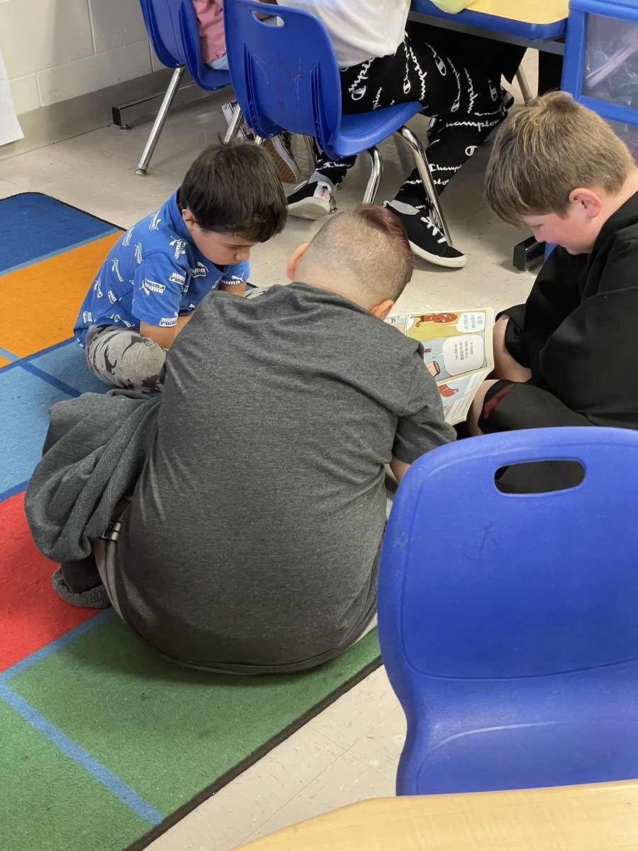 Ym_Clark's tweet photo. Late to post, but what an awesome #LiteracyWeek !! Some amazing 3rd graders came to read to my  Kinders on Friday!  
@OCRoadrunners 
#BigsReadToLittles https://t.co/NXmzKx8uAV