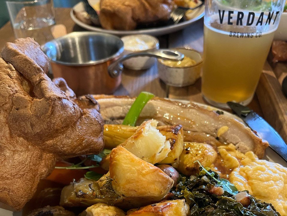 LeeTrewhela's tweet photo. Helluva Sunday lunch #wheelinn #tresillian #cornwall https://t.co/mYczdSSRzI