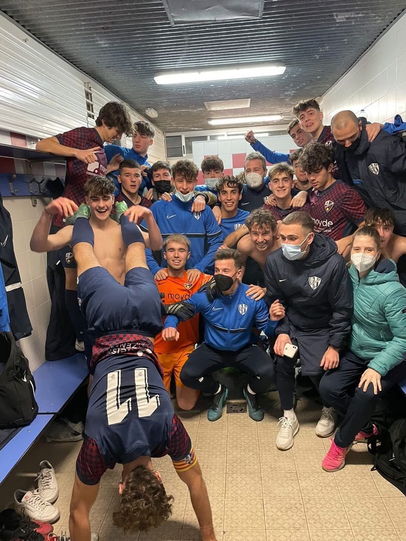 🙌🏻 ¡OTRA MÁS! 🙌🏻

Partido que se puso muy pronto de cara. En menos de media hora, Taboada ya había metido tres tantos. Pablo Puente cerró la cita con un bonito gol partiendo desde banda.

✅ #LigaNacional
SDH Juvenil A 4️⃣-0️⃣ Calatayud
⚽️⚽️⚽️ Taboada
⚽️ Puente

#CanteraSDH 🔵🔴