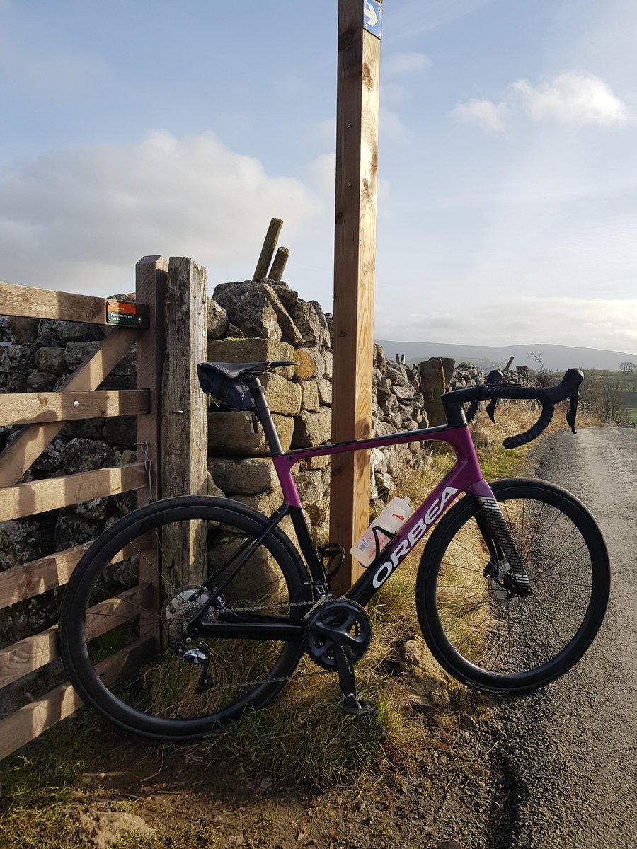 Ibby_tri's tweet photo. Beautiful but baltic ride out today in almost perfect conditions. @ZoeWestermanBLB I stole your photo spot on the way back π·
#getoutside #northyorkshire #cyclinglife #myorbea #orbeaorcaomx #weareorbea #wahooligan #fromwhereweride #rideyourbike #whereweride #onyourbike https://t.co/4hGlgInmXJ