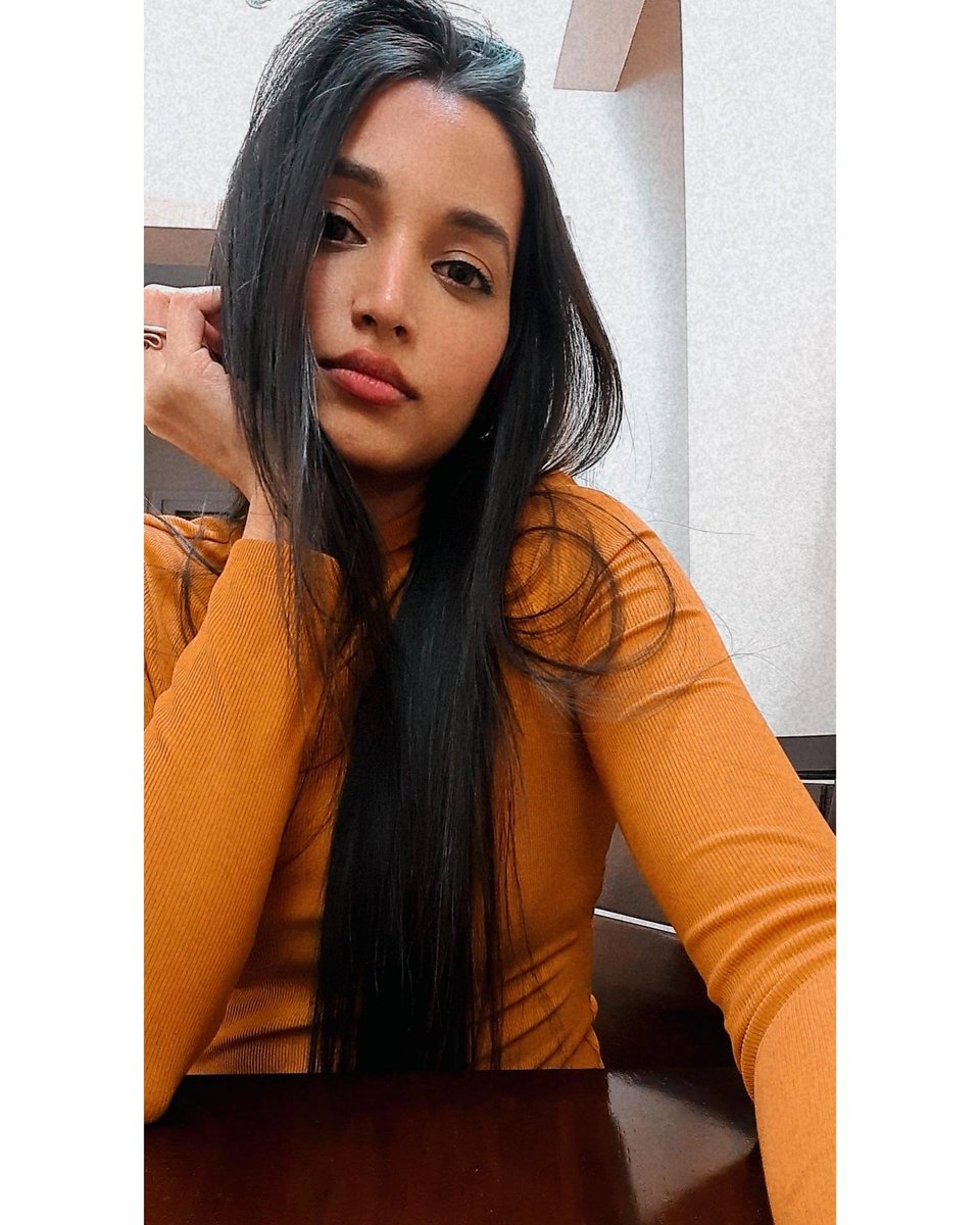 SrinidhiShetty7's tweet photo. Just checking in!!🧡 https://t.co/1fF1c2dglQ