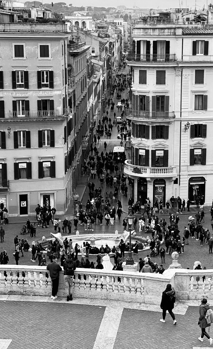 Similitudini 

#scalinata di 
#TrinitaDeiMonti
#Roma
#PiazzaDiSpagna
#ViaDeiCondotti
#blackandwhite