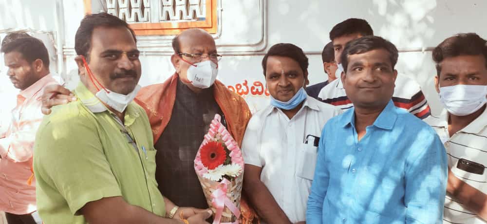 #ಸನ್ಮಾನ್ಯ ಶ್ರೀ ಡಾ//ಉಮೇಶ್ ಜಾದವ ಲೋಕಸಭಾ ಸದಸ್ಯರು ಕಲಬುರಗಿ .ಕಾಳಗಿ ಕನ್ನಡ ಸಾಹಿತ್ಯ ಪರಿಷತ್ ವತಿಯಿಂದ ಗೌರವಿಸಲಾಯಿತು🙏🏼🙏🏼🙏🏼💐💐💐💐
<a href="/UshaBhagat16/">Usha Bhagat 🇮🇳राष्ट्रभक्त सोशल-योगीनी।</a> 
<a href="/bst_arya/">Bhawarlal Arya</a>