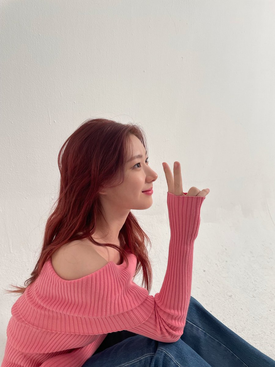 ryurbb's tweet photo. Happy 3 years to this precious human :(((🤍

3 CHAERFUL YEARS
#3YearsWithChaeryeong
#채령과_함께한_3년
@ITZYofficial https://t.co/sfqHOXkS7T