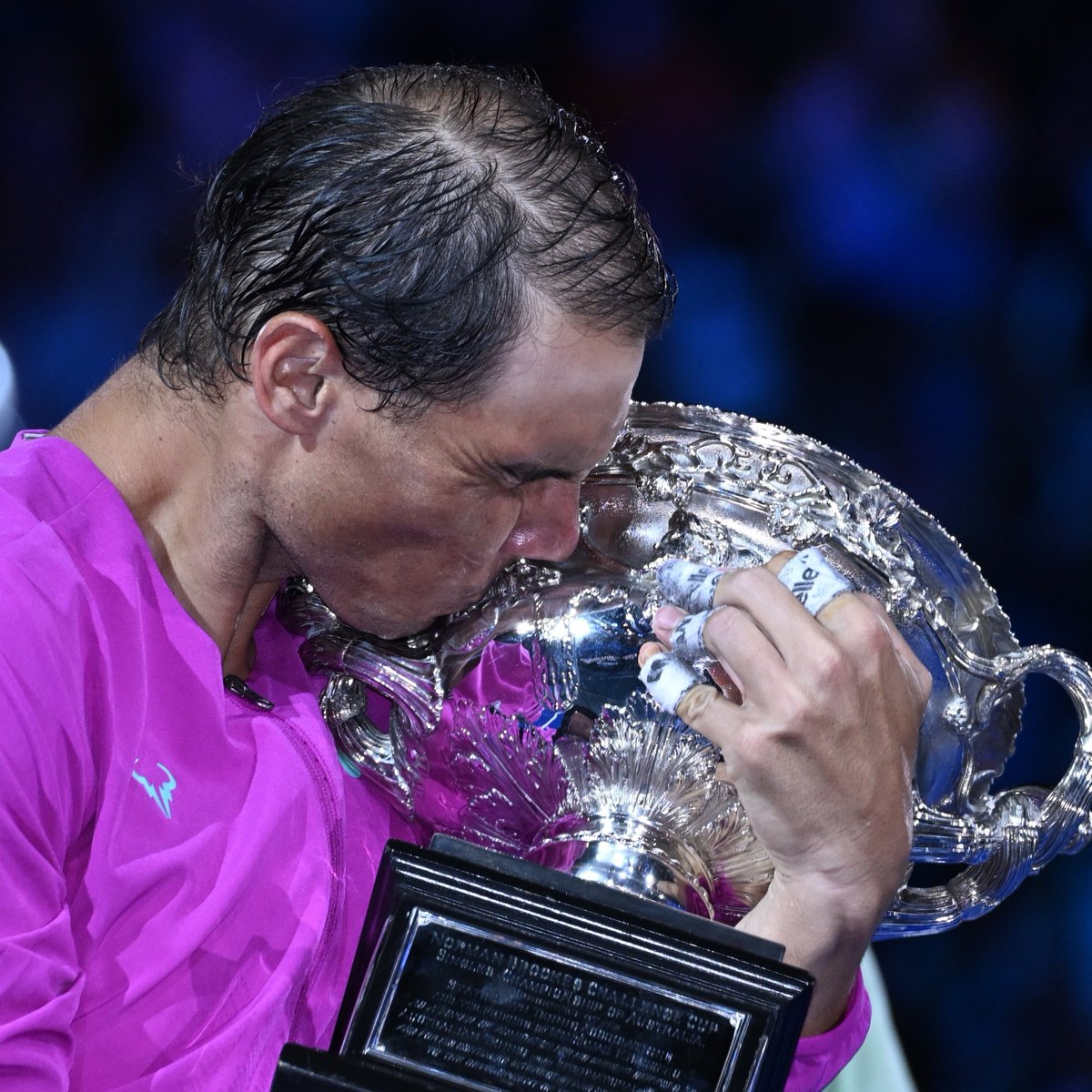 LaLiga's tweet photo. 👑 RAFAEL XXI DEL MUNDO 👑

𝙇𝙀𝙔𝙀𝙉𝘿𝘼. 𝙃𝙄𝙎𝙏𝙊𝙍𝙄𝘼. 𝙀𝙅𝙀𝙈𝙋𝙇𝙊.

😚🌍 @RafaelNadal 🏆

#AO2022 
#AusOpen https://t.co/yAP3aZq5H2