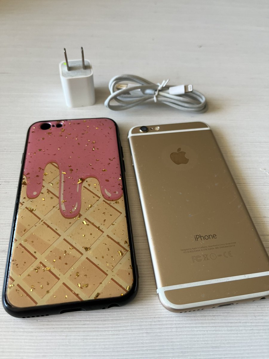 Hola amigos paso a contarles que vendo Iphone 6 de 64GB. Tiene vidrio templado cable y cargador

$30.000 no negociables 💪🏻 se agradece RT