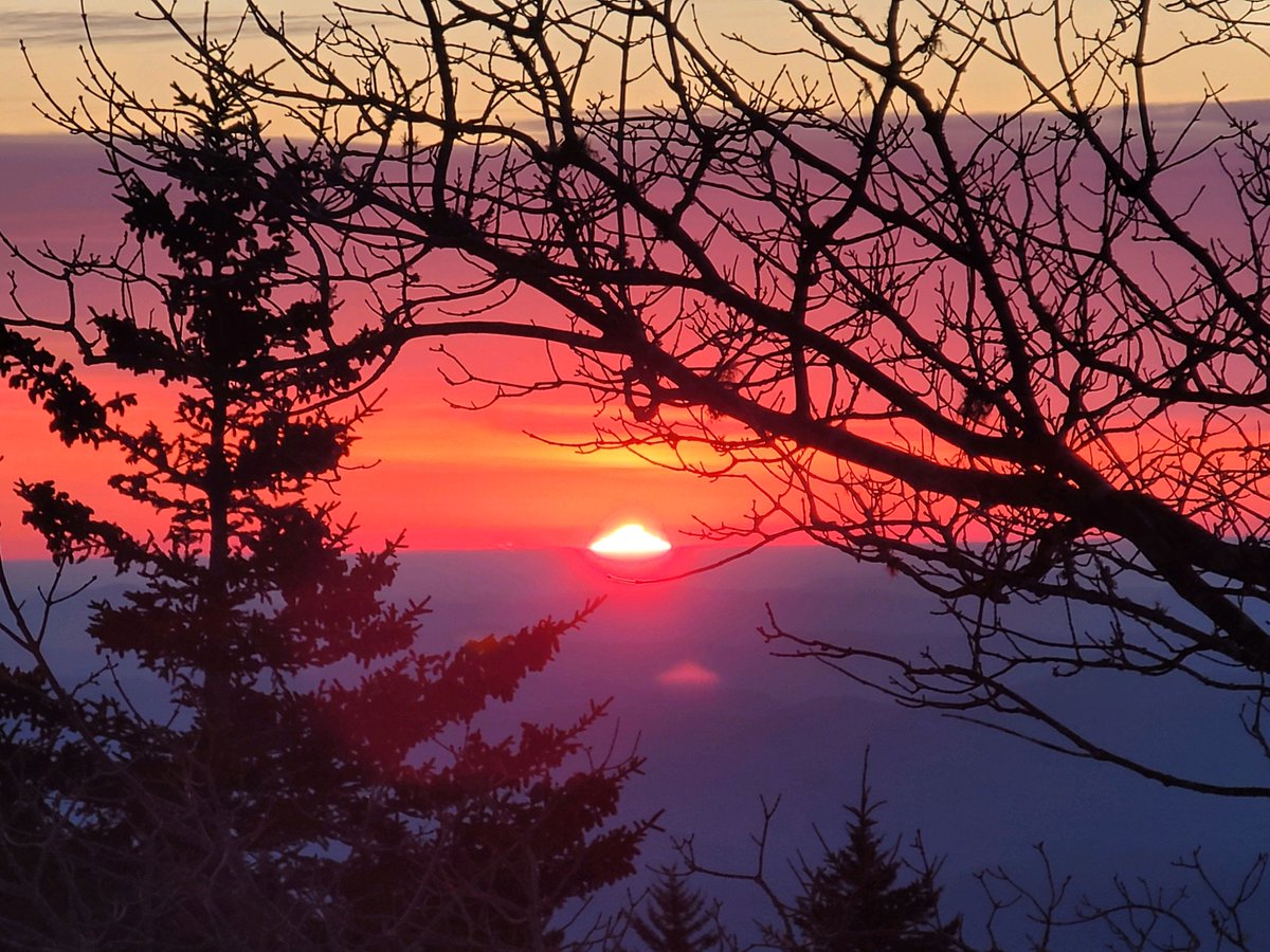 GrandfatherMtn's tweet image. Good morning from #GrandfatherMtn! Due to inclement #weather, the park is delaying opening today until conditions improve. For updates, please visit grandfather.com.

Pictured, the sun rises today over a wintry Grandfather Mountain. 

Photo by Tommy Oakley | GMSF