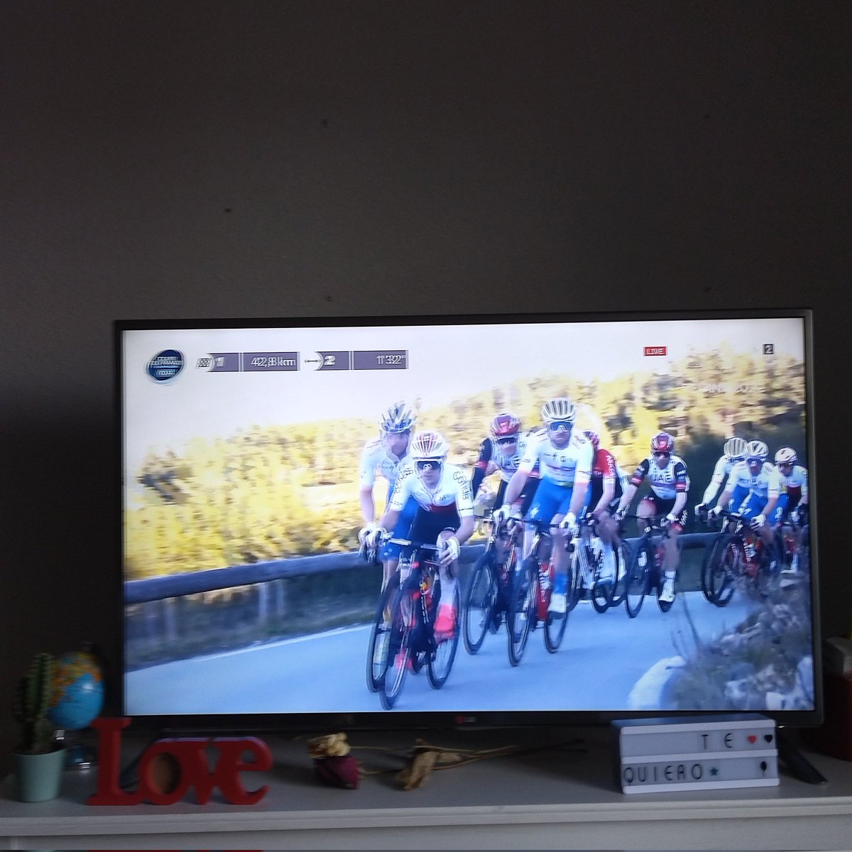 Molero_JC's tweet photo. Muchas ganas de ver ciclismo en directo en @Eurosport_ES con @Juan_Clavijo_ en el #GLPM @gplmarseillaise 

Muy atentos al rendimiento del abulense @Davidgl1996 y el venezolano @aular_orluis 💪

P.d: Que ganas de volver a viajar viendo la zona de la prueba. https://t.co/CYDpmK9B3o