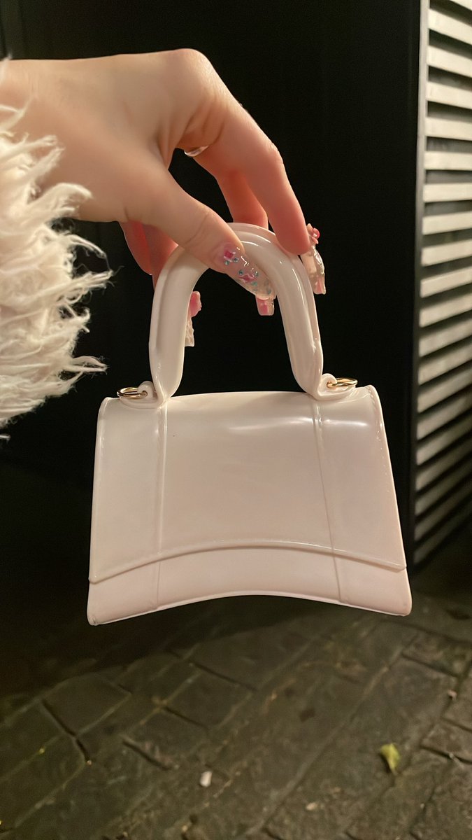 nikki 🎀 tweet media