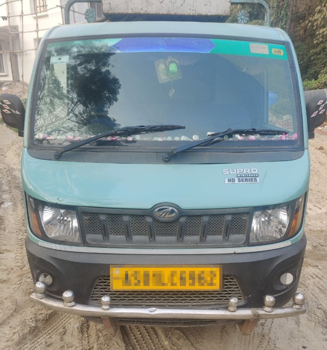 GuwahatiPol's tweet photo. A EGPD team from Jorabat OP under Basistha PS intercepted a mini truck that was carrying 5 live cattle. 2 persons have been held for further questioning. 

All necessary formalities being done. https://t.co/LEt5O8sTuN