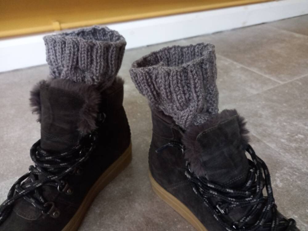 gillyrust's tweet photo. Hand Knitted Cabled Boot Cuffs in Charcoal Grey https://t.co/uhG8nvdn6M #pink #geometric #midcalf #yes #bootcuff #boottopper #handmade #knitted #cablestitch #getoutdoors #ramblersgb #ValentinesDay
https://t.co/d2sOfVmJQl https://t.co/Z4XQ6Pew3w