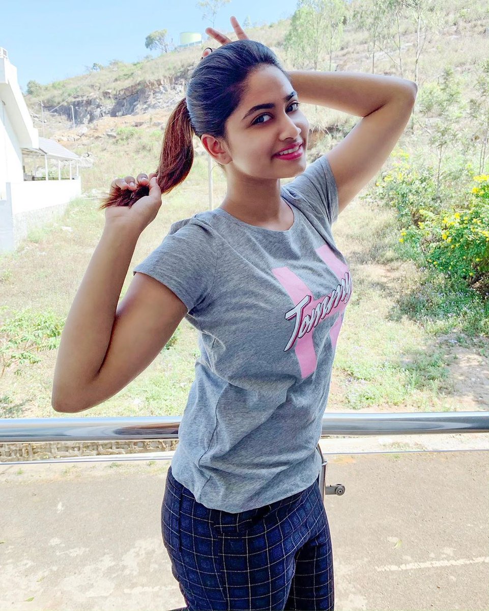 shivaninarayana's tweet photo. Good Evening ❤️ https://t.co/s90dccrpr9