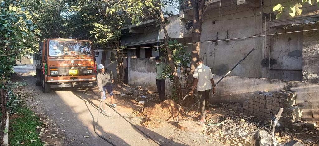 EE_Kapra's tweet photo. @srivsrinivas @swarnarajSivam2 @DC_Kapra @hmc_hyderabad @GHMCOnline @CommissionrGHMC Sir, 
Manholes silt has been cleared by HMWS&amp;SB at Bhaskar Rao nagar.
Regards
E E,  Kapra Circle-1. https://t.co/A8Vr86swfi