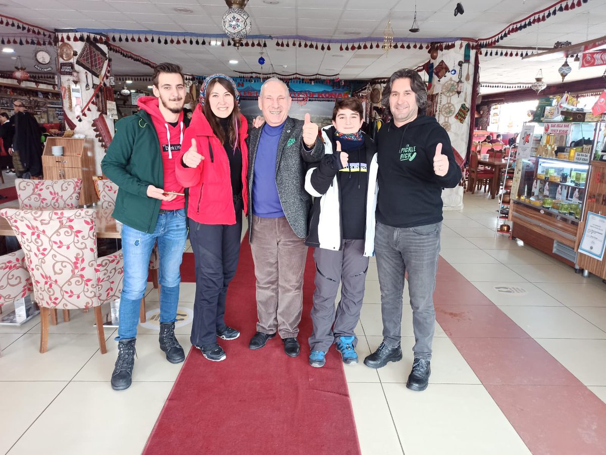 <a href="/halditour/">Haldi Tour</a> yönetim kurulu başkanı iş kadını 
 <a href="/AtlayBeyaz/">Fatma Atlay Beyaz</a> ve kıymetli misafirleriyle marka tescilli coğrafi işaretli meşhur Van kahvaltısıyla ağırlandılar. 

<a href="/FarizGl/">Fariz Gül</a> <a href="/BeyazMurat65/">MURAT BEYAZ</a> <a href="/albaymustafa065/">𝕸𝖚𝖘𝖙𝖆𝖋𝖆 𝕭𝖎𝖓𝖌ö𝖑</a> 

-1975/#DenBeri
#Ekmeğimizdeyiz