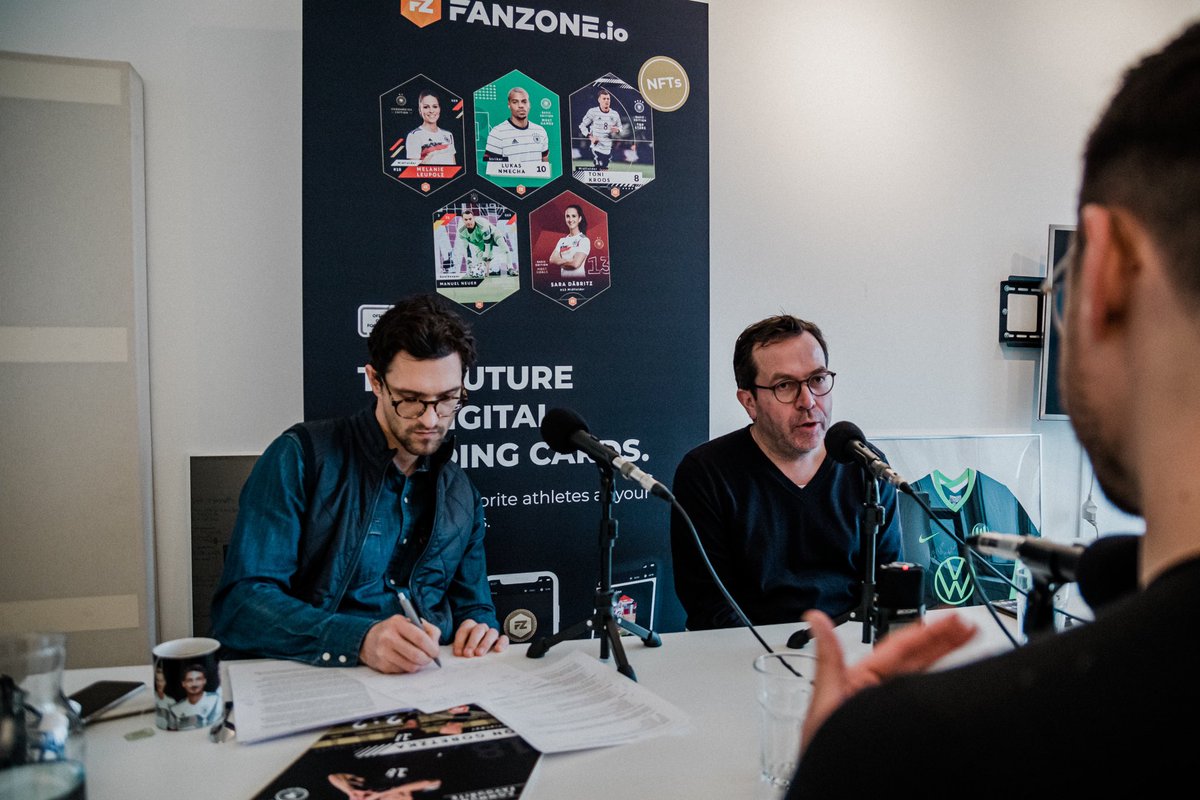 Kleiner Blick Behind-The-Scenes zu unserer <a href="/SportsManiacDE/">Sports Maniac Podcast</a> #Podcast Aufnahme 📸: @kedacore 

Hast du die Folge zu #NFTs noch nicht gehört? Dann klick unbedingt hier rein ▶️ sportsmaniac.de/327-li 

Danke an Daniel &amp; sein Team für den Besuch 👍 An die Hörer: Habt ihr noch Fragen?