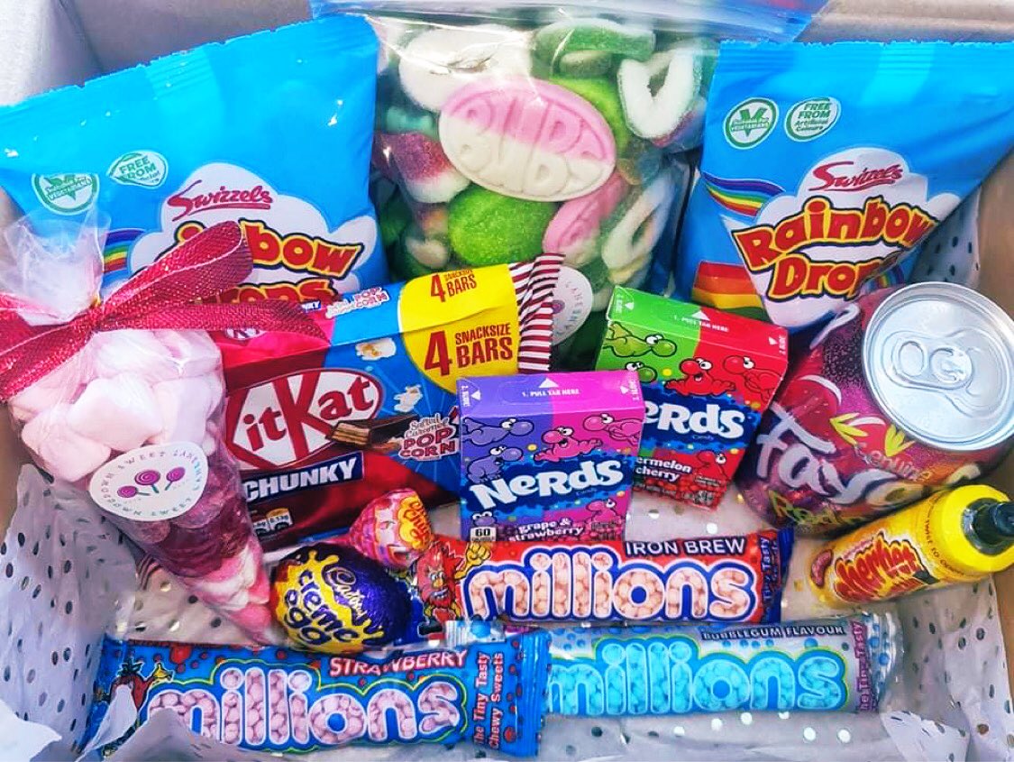 DOWN SWEET LANE #GIVEAWAY! 🥁 

Win This Incredible Sweet Bundle From DSL 
 
🍭To Enter - 

- Like ❤️ + Retweet 🔁 
- Follow @TBurrettl &amp; <a href="/DownSweetLane/">DownSweetLane🍭</a> 
- Good Luck!

Winner Announced SOON! 👀