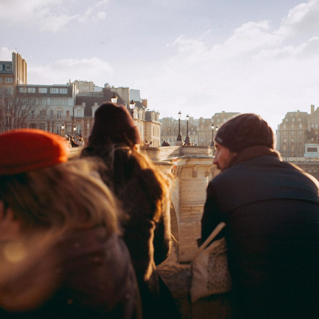 hipparisblog's tweet photo. Sunday along the Seine. Paris. Photo @l.r.e
#parislove #pontneuf #pontneufparis #seineriver #seinelove #maparis #myparis #weekendinparis #sundayinparis https://t.co/xEbKTeYI49