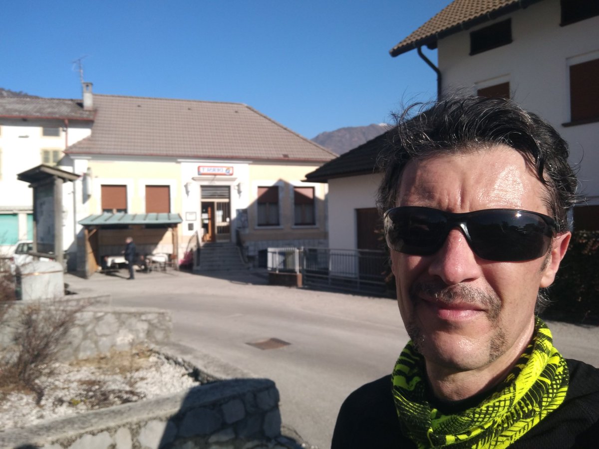 galloforcello2's tweet photo. @inf2180 ho sbagliato di poco saresti stato a casa un po' più tardi 😅 ma almeno na birretta poteva starci al baretto, dato che si può bere #belluno #soccher Plaza #marcozennaroliberosubito https://t.co/fnOJ8ZPx3G