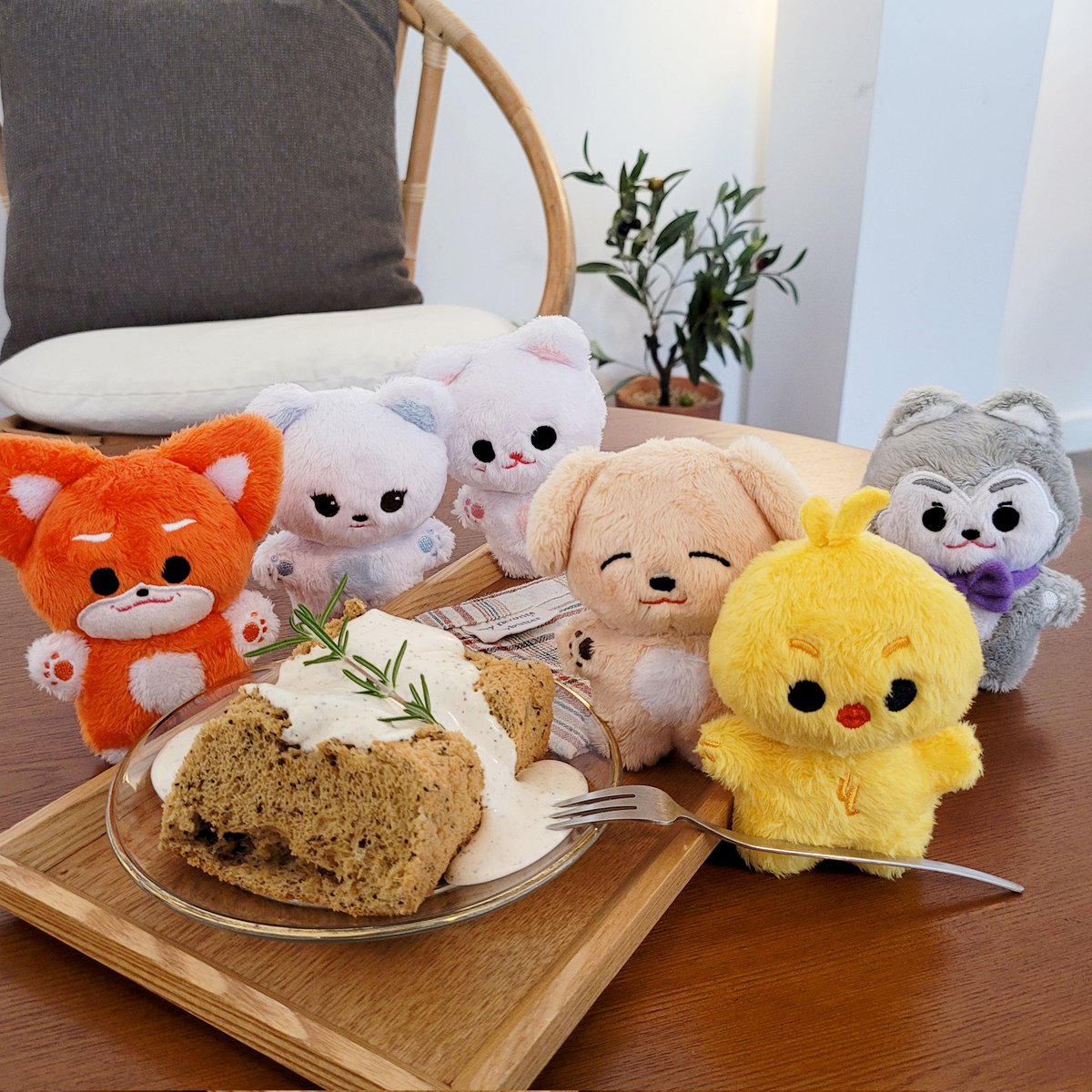 요청이 꽤 들어와서 애니멀스트로 2차 수량조사 + 10cm 멍뭉빈 수량조사 받아볼게요:)

naver.me/IDbH78rV

꼭 폼 공지를 꼼꼼하게 읽어주시고 구매하실 분만 작성 부탁드립니다😊😊

#애니멀스트로 #아스트로인형 #아스트로 #ASTRO #엠제이 #진진 #차은우 #문빈 #라키 #윤산하