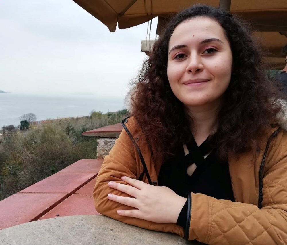MedyaPortnet's tweet photo. Beş farklı şehirden beş farklı genç nasıl geçiniyor?
 Merve Büyüktaş, İstanbul, Ankara, İzmir, Bursa ve Antalya’da yaşayan beş genç ile  medyaport için çalışma, işsizlik ve geçinme şartlarını konuştu.
https://t.co/g3bp1fwkyS https://t.co/B3KxnB41eJ